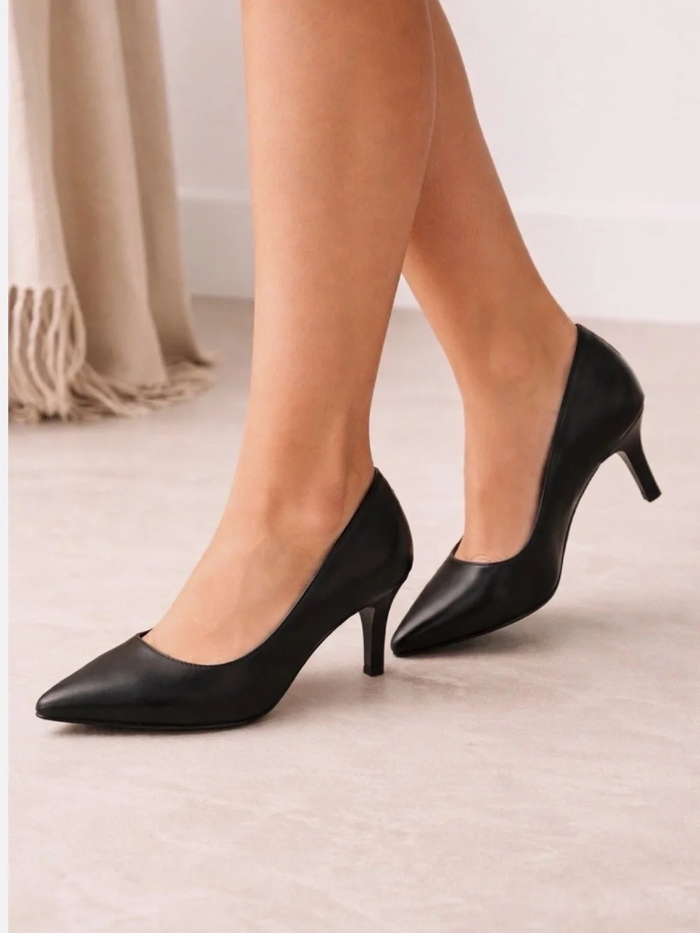 Lane Bryant Classic Black Pointed Toe Pumps. Size 8 W